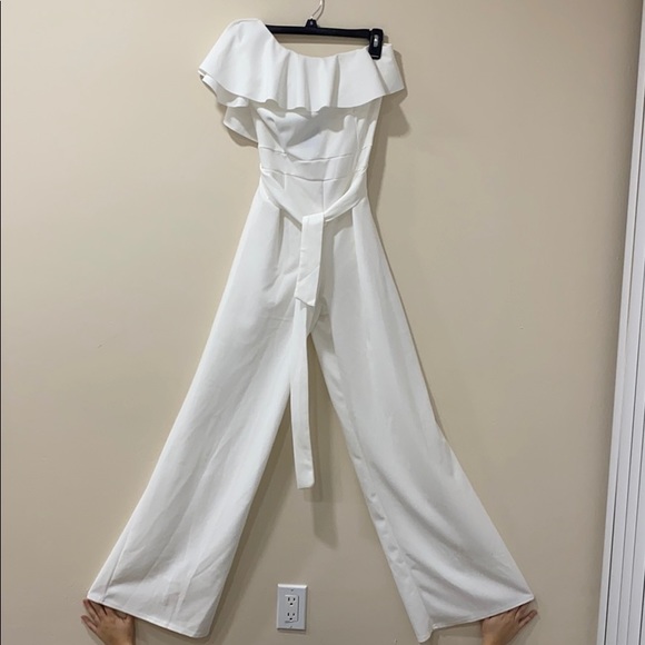 Boohoo Pants - Boohoo one sleeve white Romper size 8